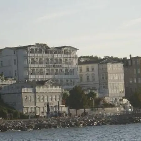 Im Erdgeschoss Mit Terrasse Fuer 2 Personen In Der Hafenstadt Sassnitz, Ostseekueste