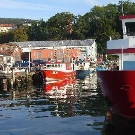 Im Erdgeschoss Mit Terrasse Fuer 2 Personen In Der Hafenstadt Sassnitz, Ostseekueste Appartamento